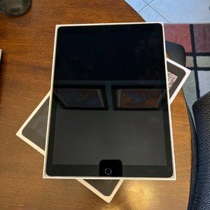 Apple 12.9-inch iPad Pro 2nd Gen Tablet (A1670)